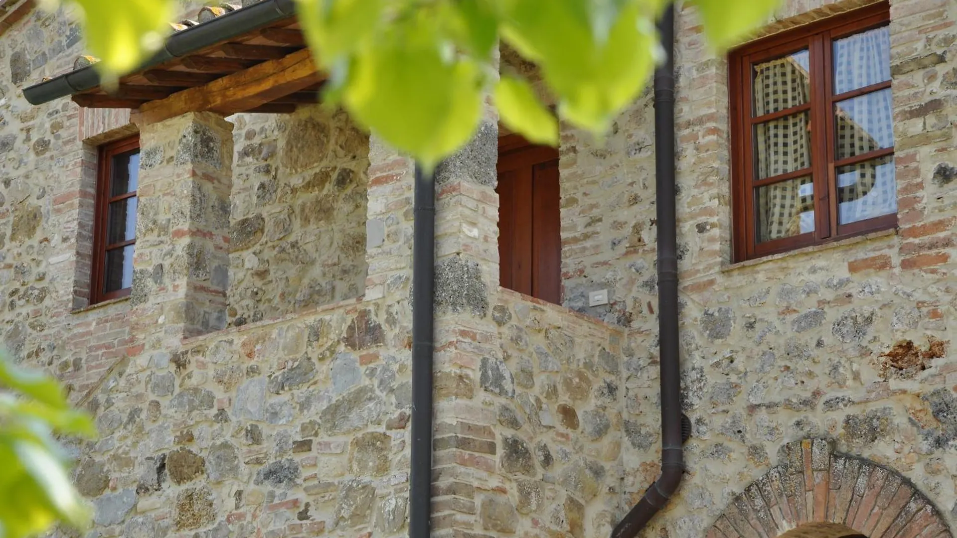 Farm stay Agriturismo La Peschiera Casole d'Elsa Italy